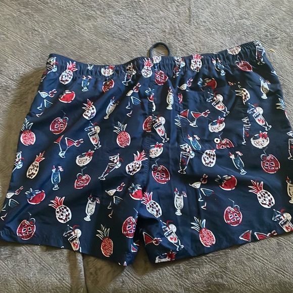 2 Pair of Mens XXL Swim Trunks with stylish patterns - Picture 6 of 8